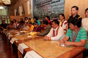 THe DSWD and its partners conduct MOA signing to formalize their partnerships. This file phot shows Secretary COrazon "Dinky" Soliman and the Officials of Mt. Province during the MOA signing for Pantawid Pamilyang Pilipino Program expansion in 2012.